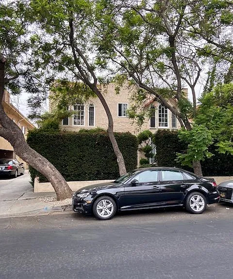 735 N Hayworth Ave — Photo 1