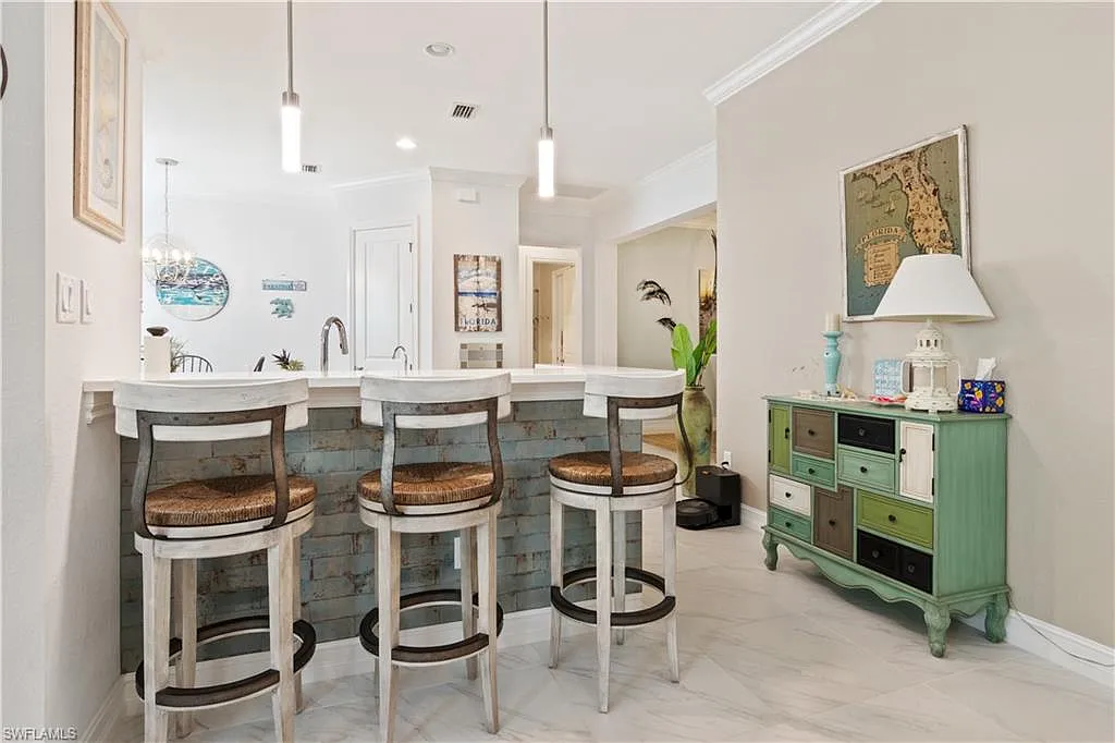 3 bed, 2.0 bath, 2114 sqft, $10,500 — Photo 4