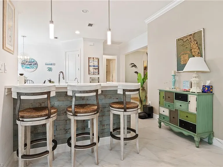 6604 Roma Way — Photo 4