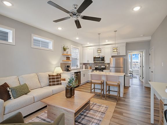 4th image of 214 Great Loop Dr