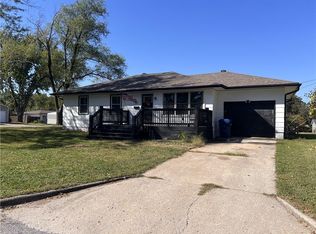 611 Summit Rd, Knob Noster, MO 65336