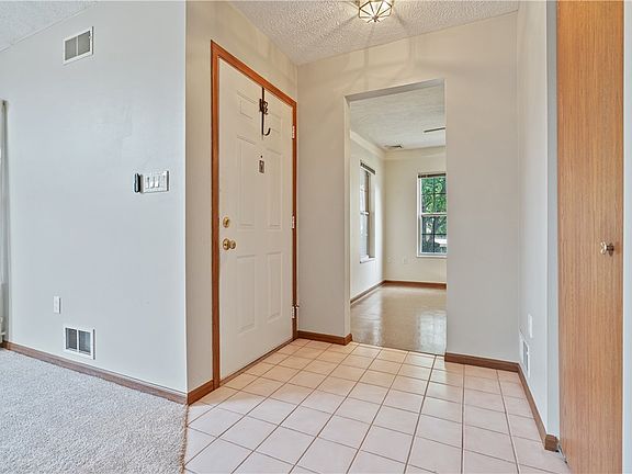 4th image of 1429 Greenbriar Ct