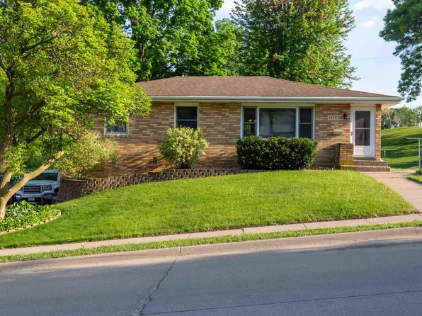 1112 Cerro Dr, Dubuque, IA 52001