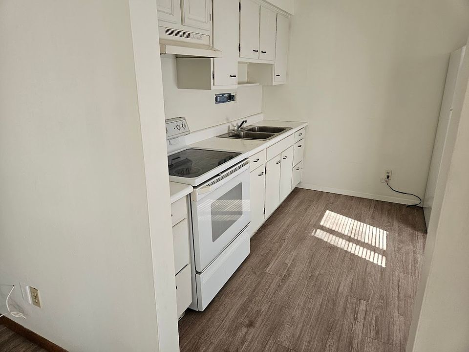 1st image of 355 North Dr #3