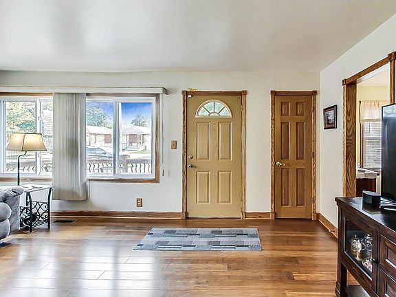 5th image of 3409 Emerson St