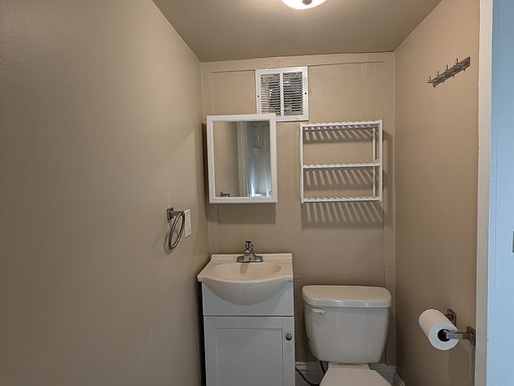 2nd image of 138 W Lancaster Ave #2