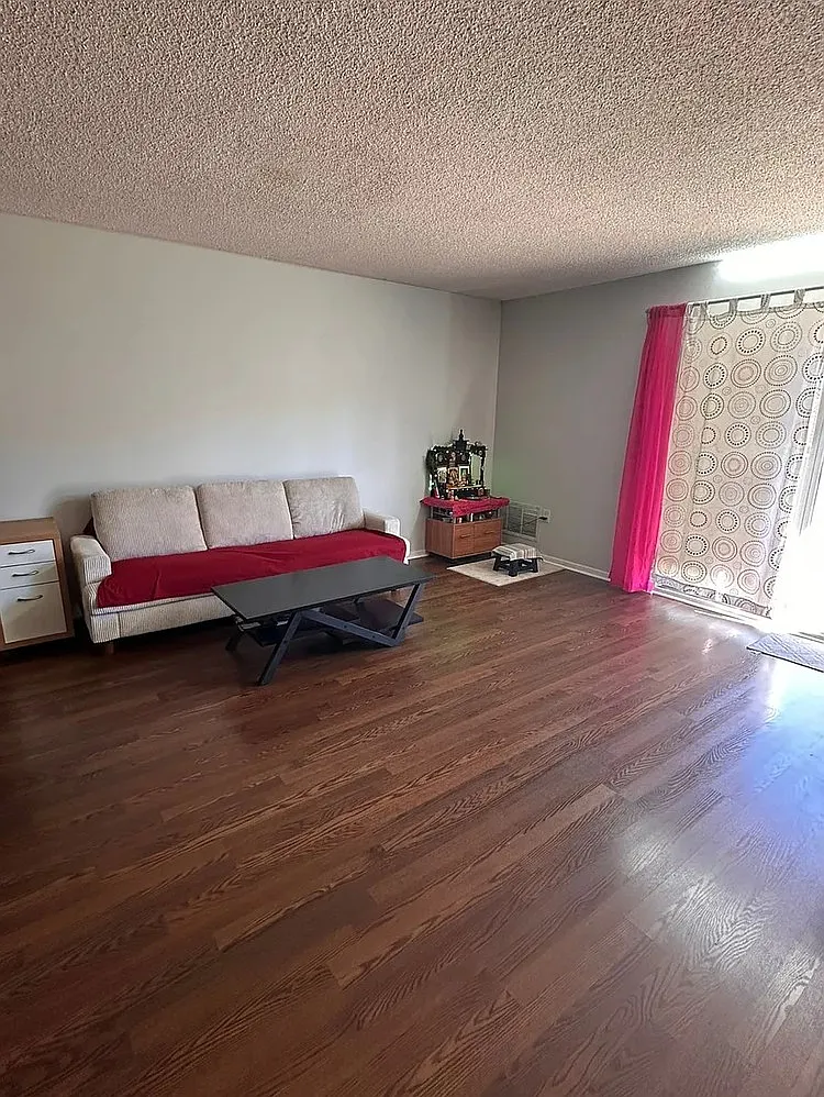 2 bed, 1050 sqft, $2,450 — Photo 2