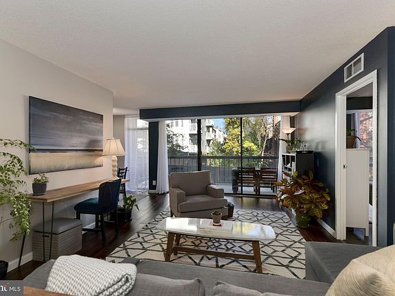 4th image of 1401 N Rhodes St APT 203
