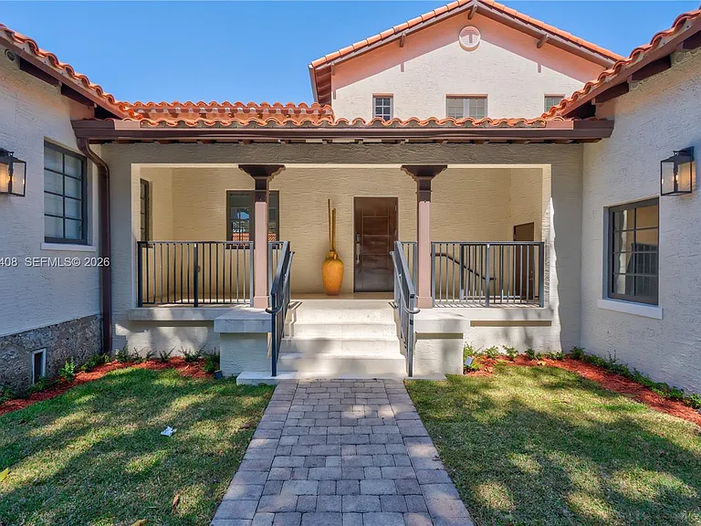 519 Alhambra Cir — Photo 7