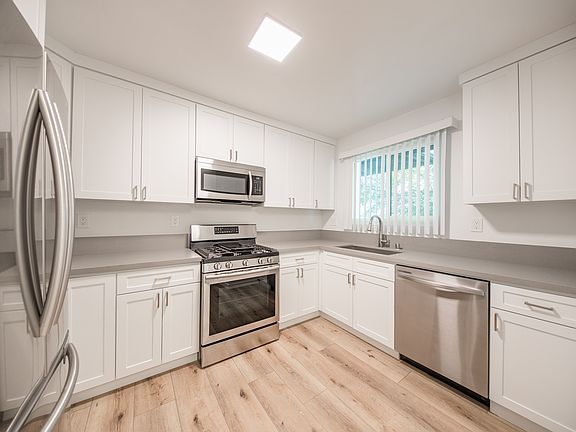 2nd image of 1576 Yosemite Dr #5