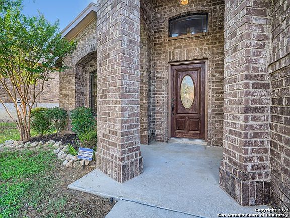 3rd image of 1323 Crow Ct