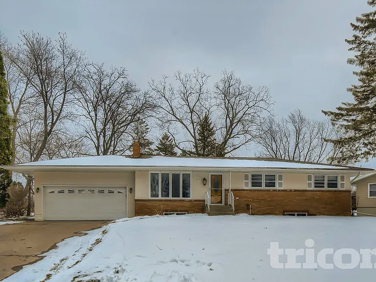 3068 Lydia Ct — Photo 2