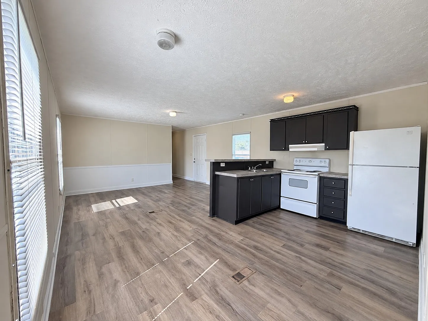 3 bed, 2.0 bath, 1280 sqft, $850 — Photo 2