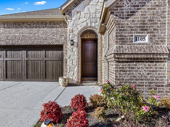 3rd image of 1105 Thornhill Way
