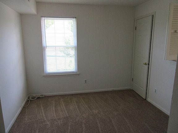 5th image of 94 Stockton Ct