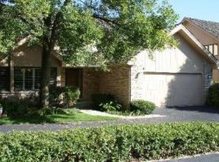 38 Red Oak Ct, Burr Ridge, IL 60527