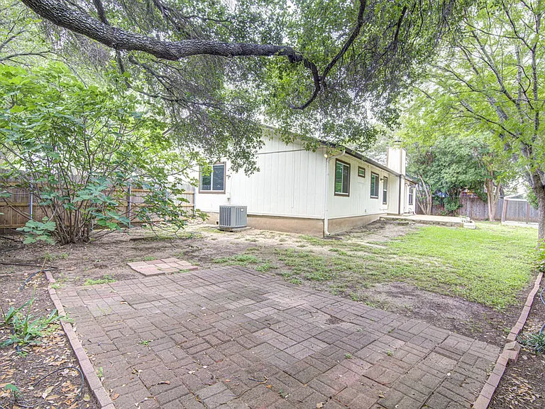 12430 Wycliff Ln — Photo 32