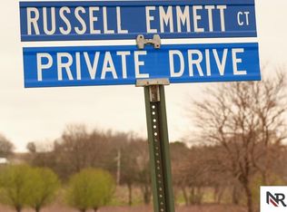 6840 Russell Emmett Ct, Papillion, NE 68133