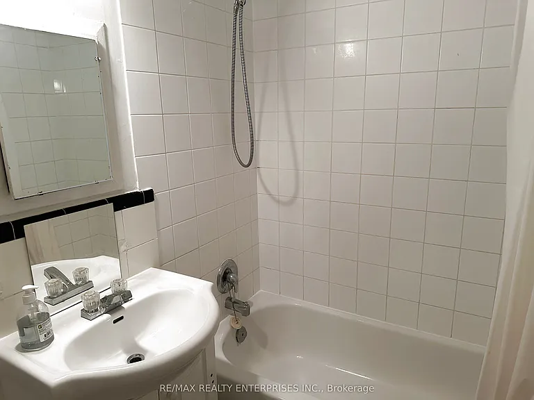 297 Lakeshore Rd E #2 — Photo 13