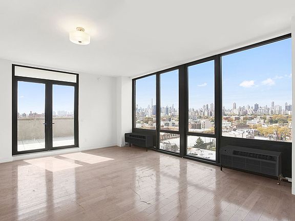 4th image of 2740 21st St APT 7D