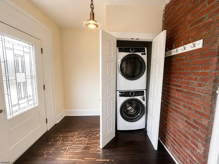 2 Cloverhill Pl #1 — Photo 5