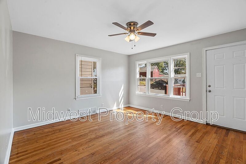 1st image of 819 Saint Charles Ave
