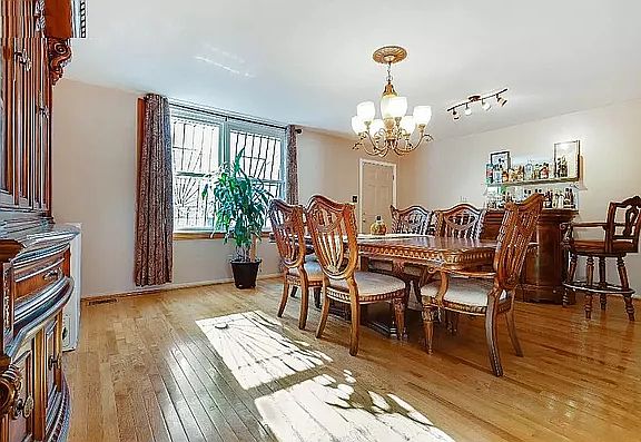 4th image of 386 Chauncey St #C