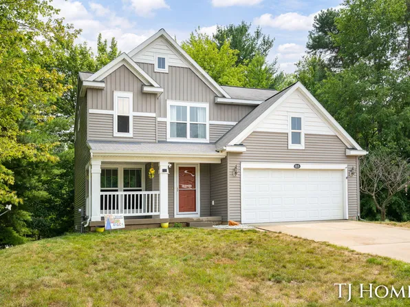 815 Ashlee Dr, Norton Shores, MI 49441