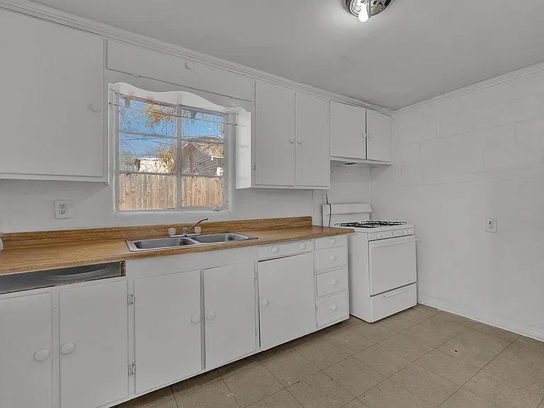 1508 S Ong St #B — Photo 6