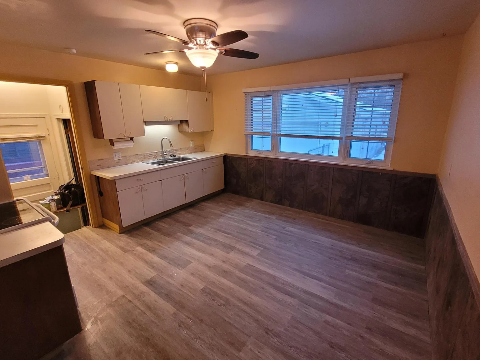 3 bed, 1.5 bath, 994 sqft, $1,800 — Photo 4