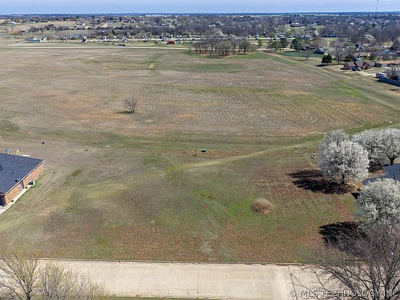 3rd image of Wilshire Rd