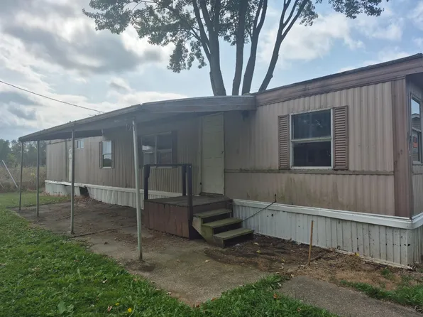 13 Jump Dr, Lowellville, OH 44436