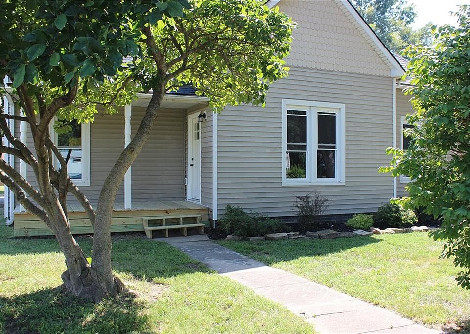 1st image of 409 Shivel Ave