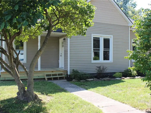 409 Shivel Ave, Gower, MO 64454