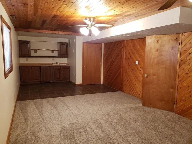 2212 Glenwood Cir — Photo 8