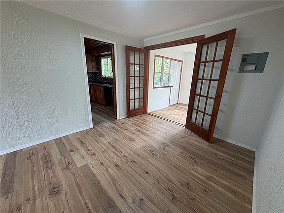 3rd image of 4337 E Glenwood Ave