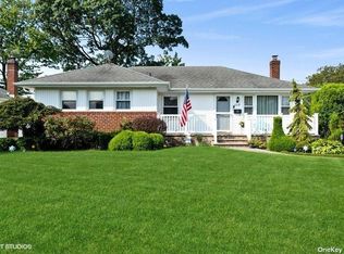1018 Johnston Ave, Wantagh, NY 11793