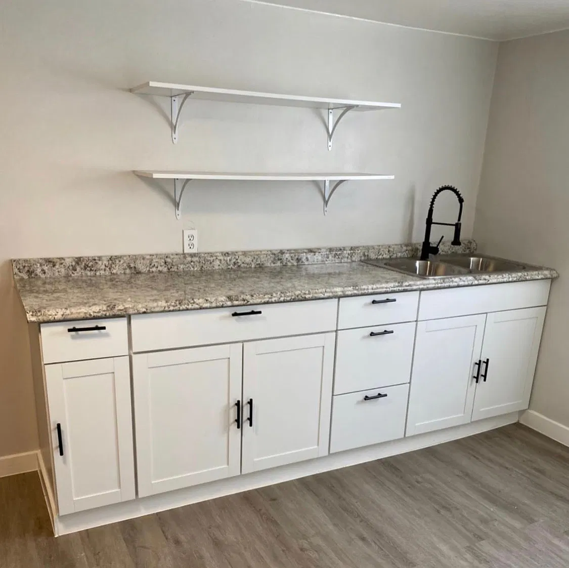 2 bed, 900 sqft, $1,300 — Photo 2