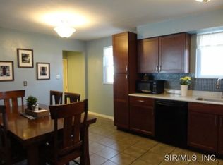 715 Amherst Pl, Edwardsville, IL 62025