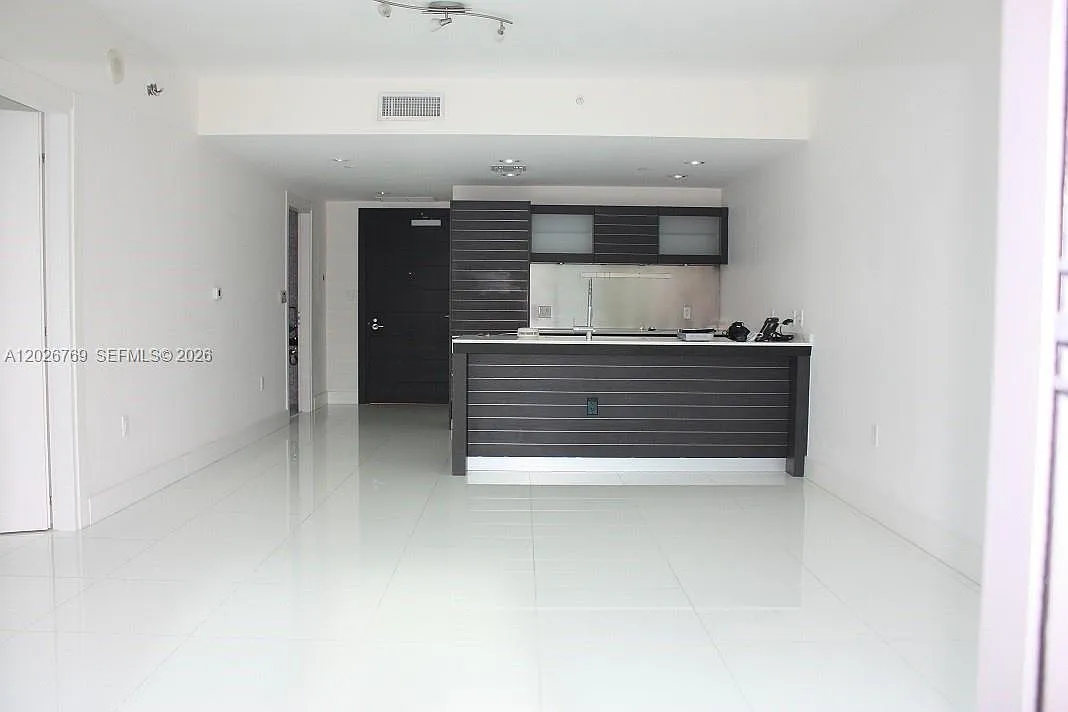 Epic West Condo — Photo 1