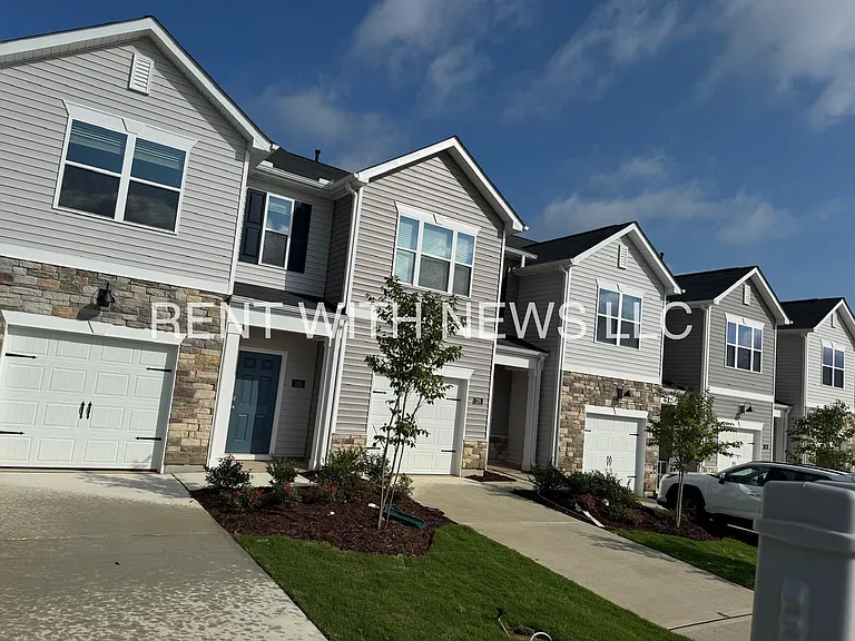 180 Starlight St — Photo 2