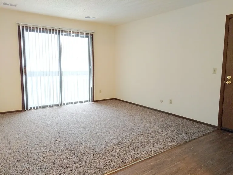 Windsor Crest Apartments — Photo 51
