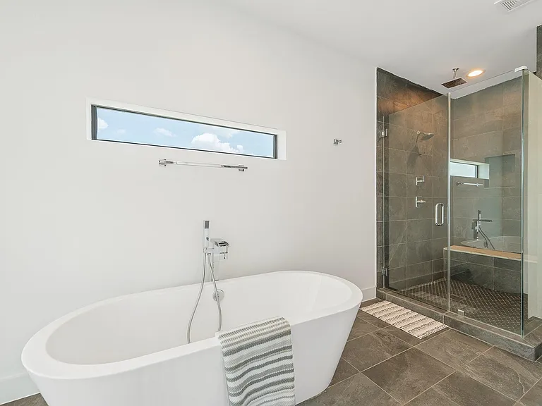 2239 N Macgregor Way — Photo 17