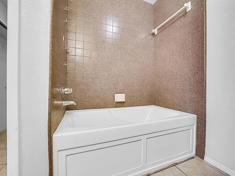 13618 Piney Oaks Dr — Photo 22