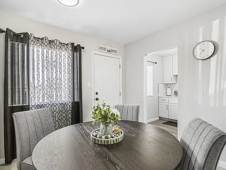 Bella Sol Apartments — Photo 24