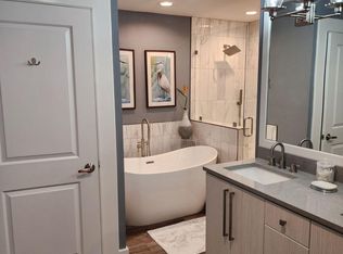 2820 Lakeview Dr, Naples, FL 34112