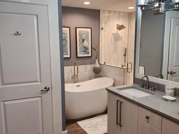 2820 Lakeview Dr, Naples, FL 34112