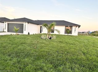 1001 NE 13th Place Cpe, Coral, FL 33909