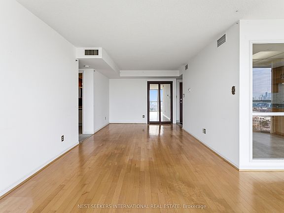 4th image of 880 Dundas St W #1604