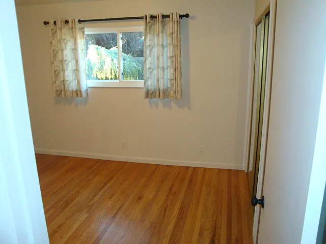851 Standish Rd — Photo 15